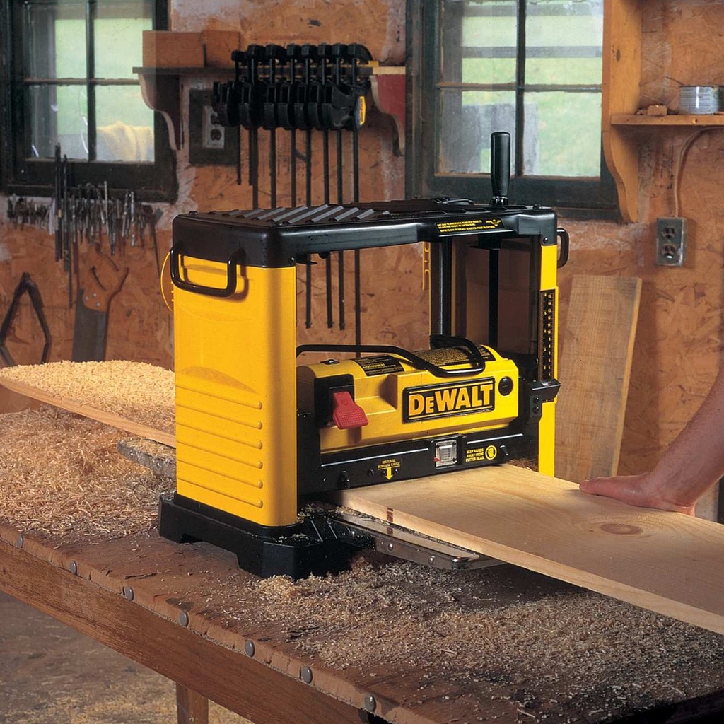 Cepillo de Banco Dewalt 1.800W DW733-B2C